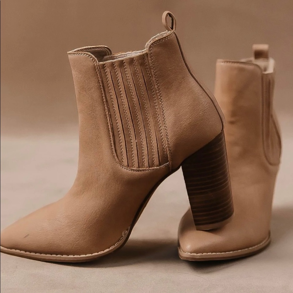 Bohme, NWT, Finley Heeled Boot, Size 9 in Taupe